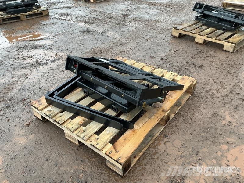  GIYI GY-CYHC 30 in Mini Skid Steer Forks (Unused) Forche