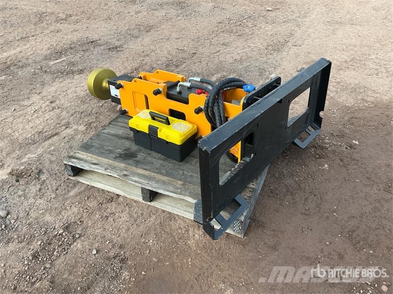  GIYI GY-D680 56 in Skid Steer Post Driver (Unused) Oprema za ograje