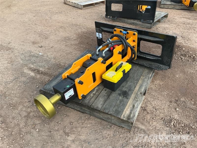  GIYI GY-D680 56 in Skid Steer Post Driver (Unused) Oprema za ograje