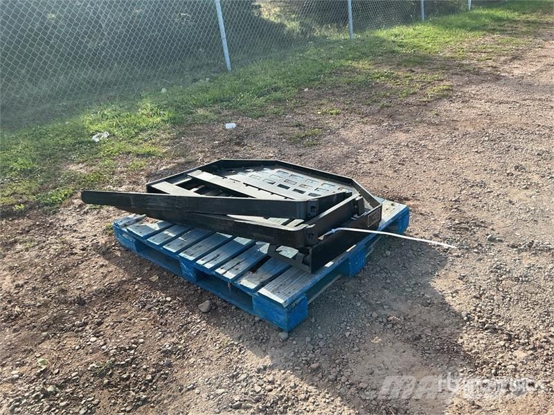 GIYI GY-DHC 59 in Skid Steer Forks (Unused) Вили