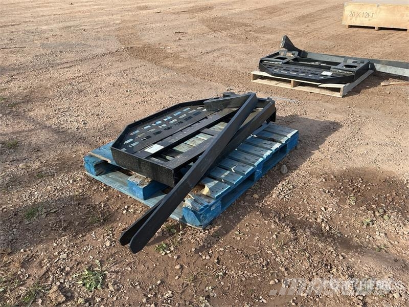GIYI GY-DHC 59 in Skid Steer Forks (Unused) Вили