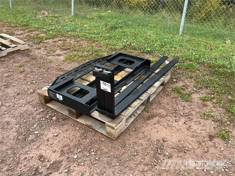 GIYI GY-DHC 59 in Skid Steer Forks (Unused) Dakšas