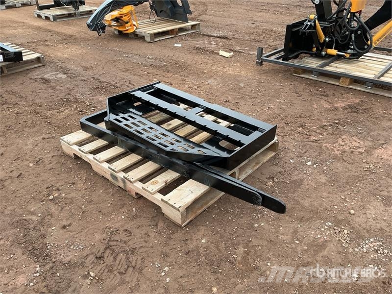 GIYI GY-DHC 59 in Skid Steer Forks (Unused) Fourche