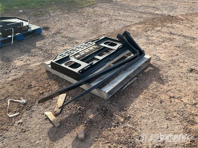 GIYI GY-DHC 59 in Skid Steer Forks (Unused) Вили