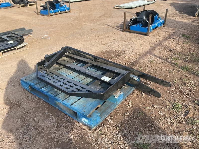 GIYI GY-DHC 59 in Skid Steer Forks (Unused) Вили