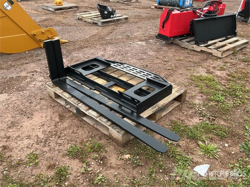 GIYI GY-DHC 59 in Skid Steer Forks (Unused) Dakšas