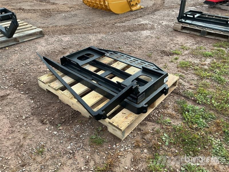 GIYI GY-DHC 59 in Skid Steer Forks (Unused) Fourche