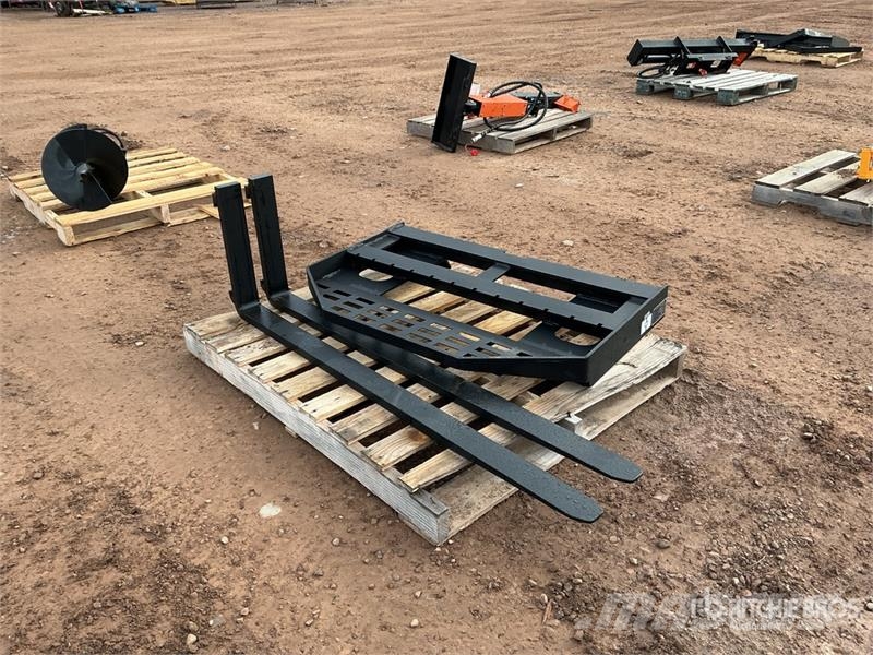 GIYI GY-DHC 59 in Skid Steer Forks (Unused) Fourche