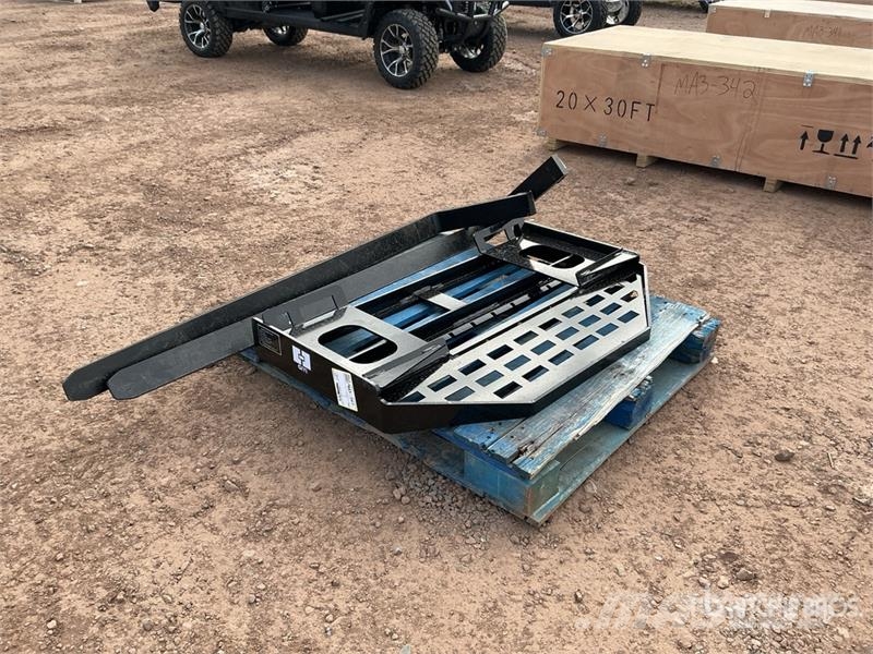 GIYI GY-DHC 60 in Skid Steer Forks (Unused) Fourche