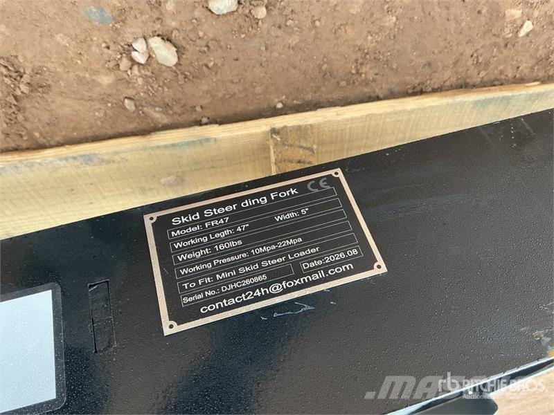 GIYI GY-FR47 29 in Mini Dingo Skid Steer Forks (Un Fourche