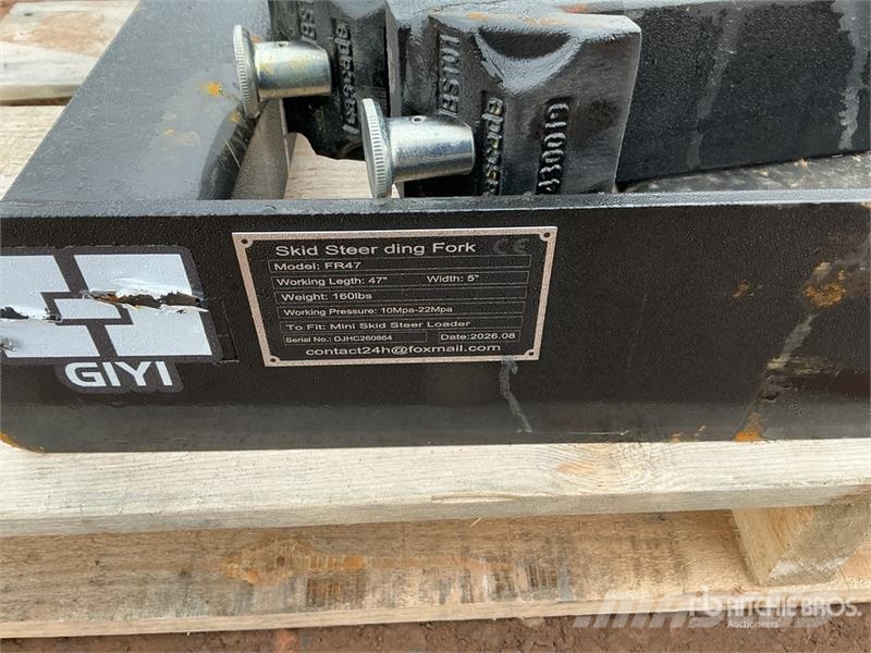 GIYI GY-FR47 29 in Mini Dingo Skid Steer Forks (Un Fourche