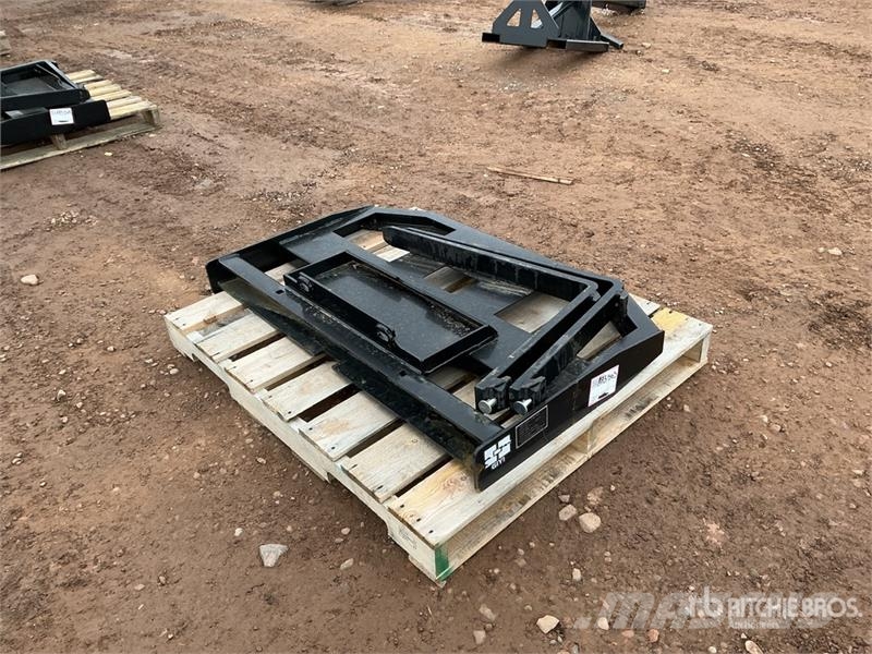 GIYI GY-FR47 29 in Mini Dingo Skid Steer Forks (Un Fourche