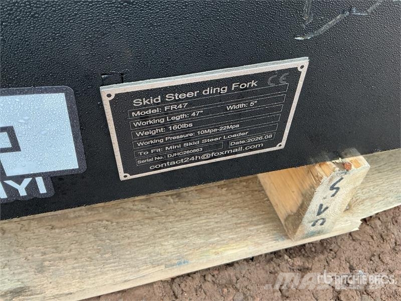 GIYI GY-FR47 29 in Mini Dingo Skid Steer Forks (Un Fourche