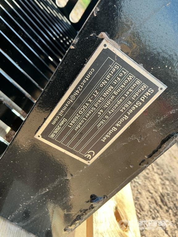  GIYI GY-RB44 44 in Skeleton Mini Skid Steer Bucket Cucharones
