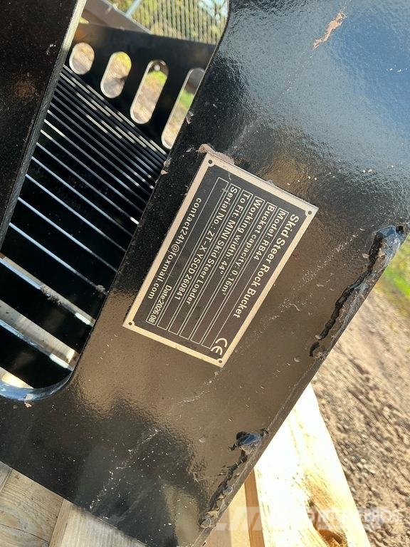  GIYI GY-RB44 44 in Skeleton Mini Skid Steer Bucket Cucharones