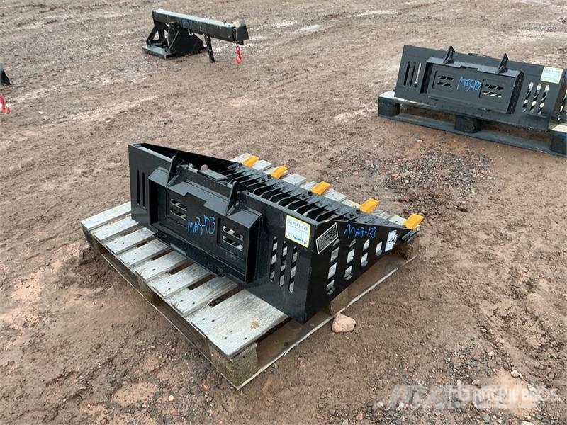 GIYI GY-RB44 44 in Skeleton Mini Skid Steer Bucket Godet