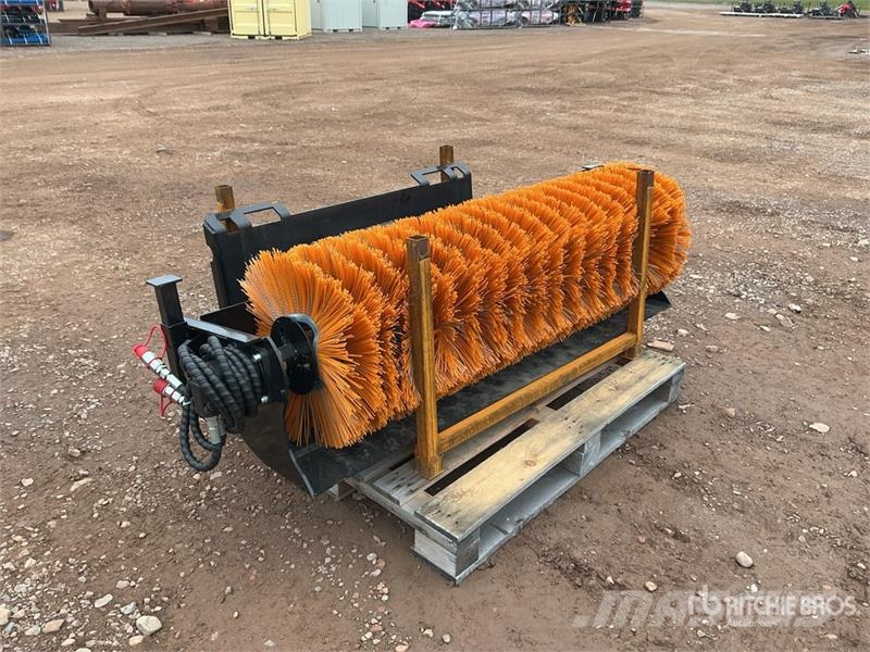 GIYI GY-SE61 61 in Skid Steer Broom (Unused) Børster