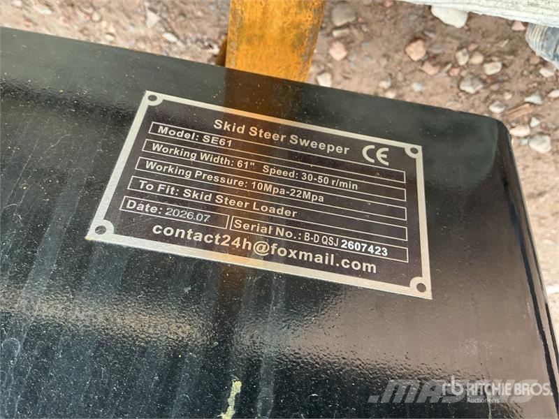 GIYI GY-SE61 61 in Skid Steer Broom (Unused) Børster
