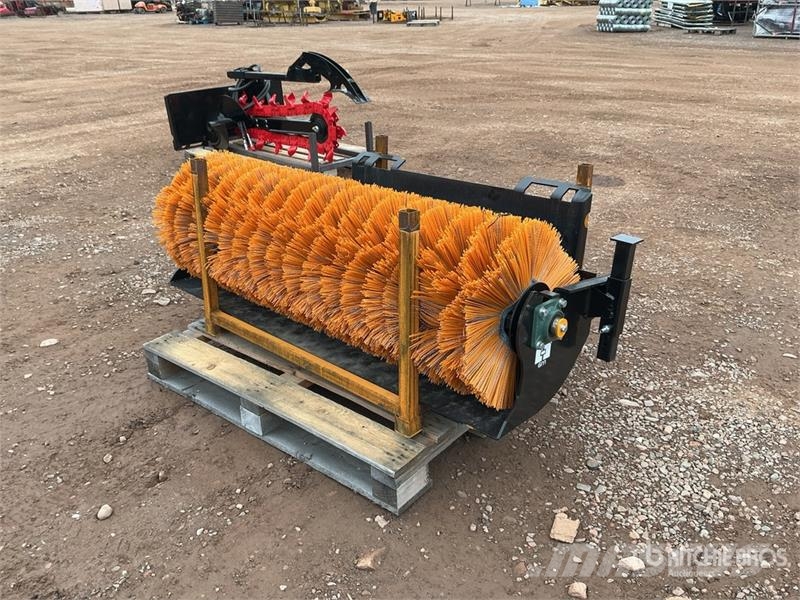 GIYI GY-SE61 61 in Skid Steer Broom (Unused) Børster