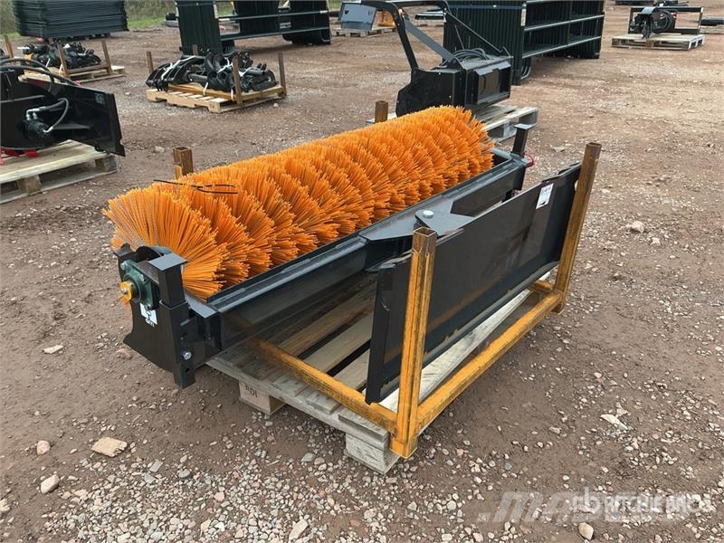 GIYI GY-SE61 61 in Skid Steer Broom (Unused) Børster
