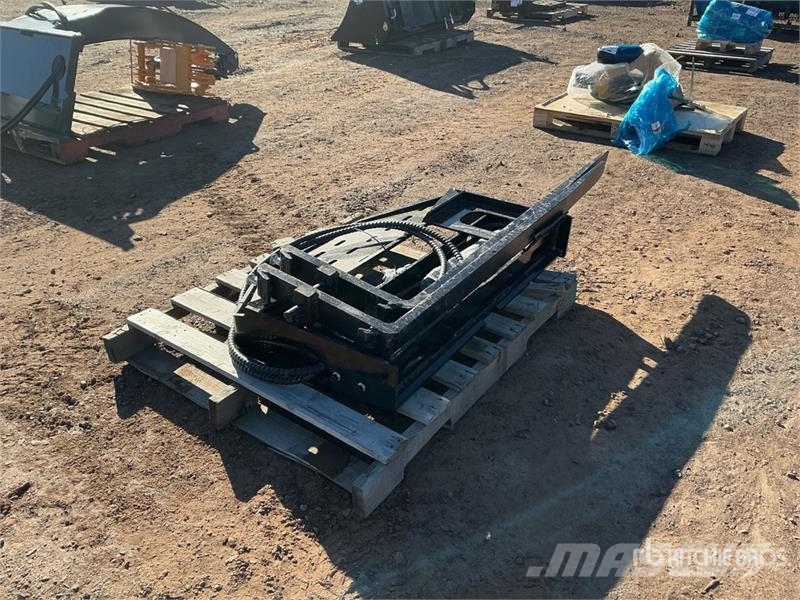  GIYI GY-SF60 60 in Skid Steer Forks (Unused) Vilice