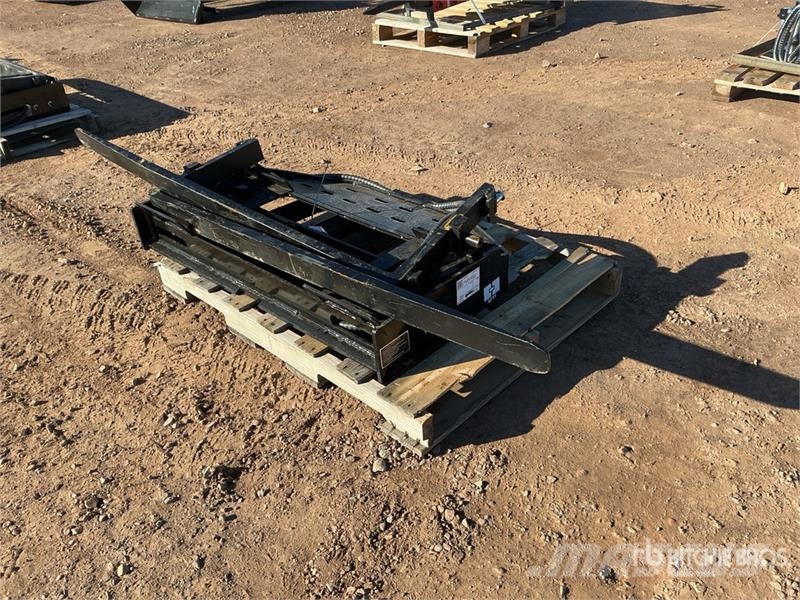  GIYI GY-SF60 60 in Skid Steer Forks (Unused) Vilice