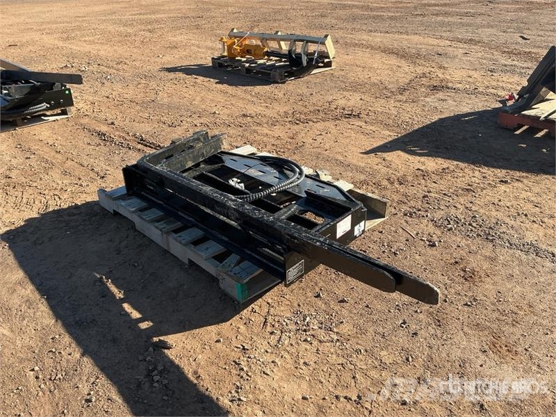  GIYI GY-SF60 60 in Skid Steer Forks (Unused) Vilice