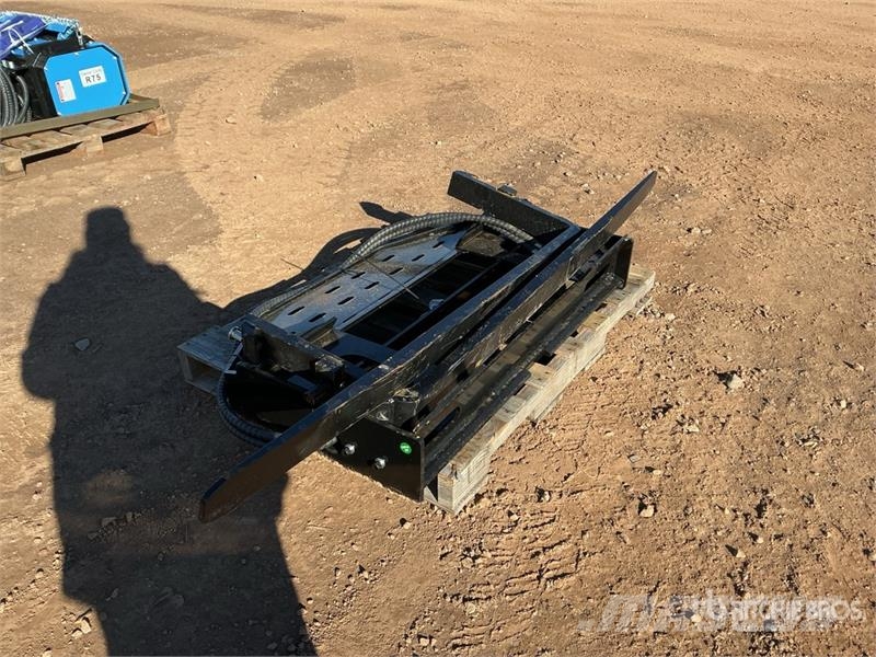  GIYI GY-SF60 60 in Skid Steer Forks (Unused) Vilice