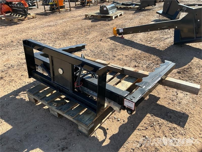 GIYI GY-TG98 98 in Telescopic Skid Steer Grapple ( Grijpers