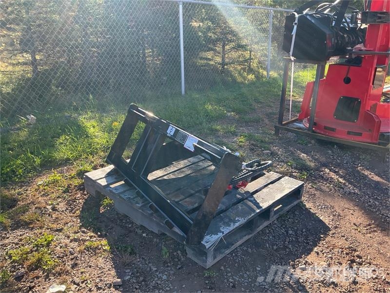 GIYI GY-TP45 25 in Skid Steer Post Puller (Unused) Outros componentes