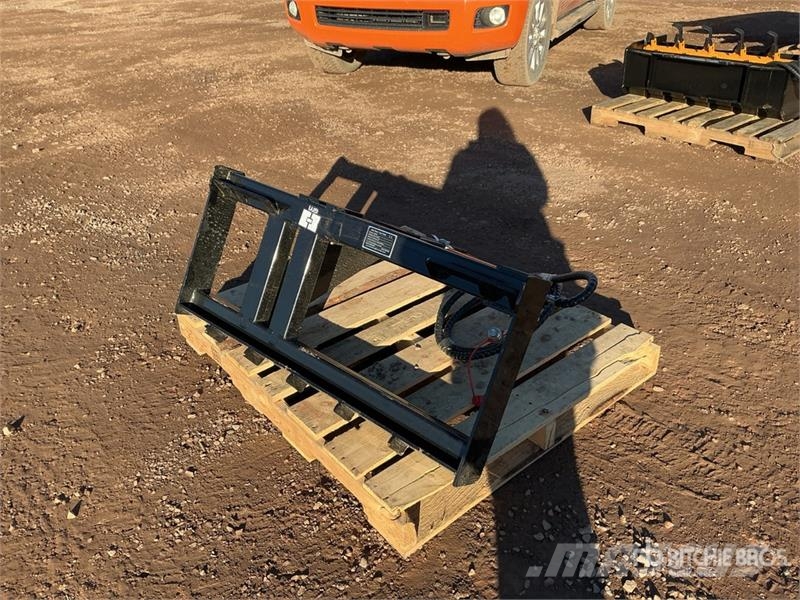  GIYI GY-TP45 25 in TP25 Skid Steer Post Puller (Un Outros componentes