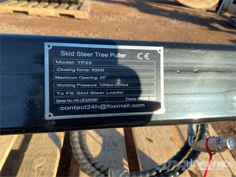  GIYI GY-TP45 25 in TP25 Skid Steer Post Puller (Un Outros componentes