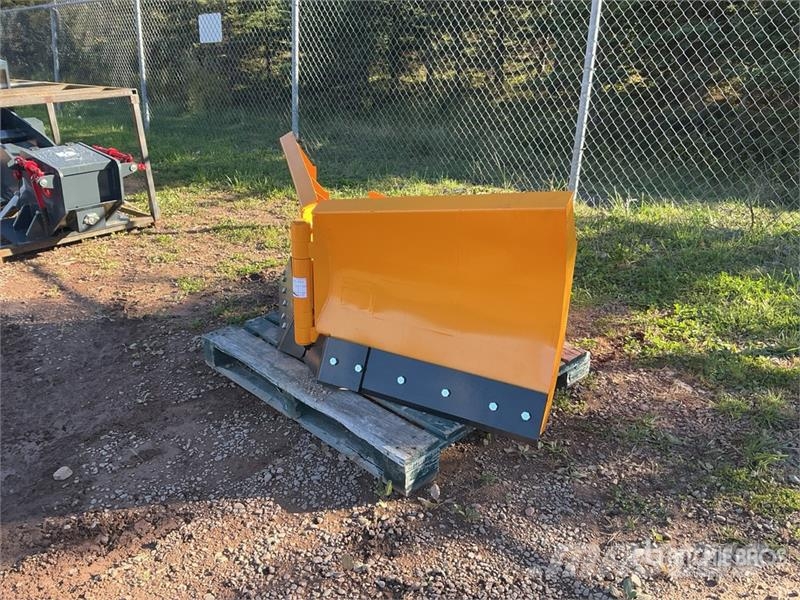 GIYI GY-VSB74 74 in V-Shaped Skid Steer Snow Blade Lemiesze i pługi śnieżne