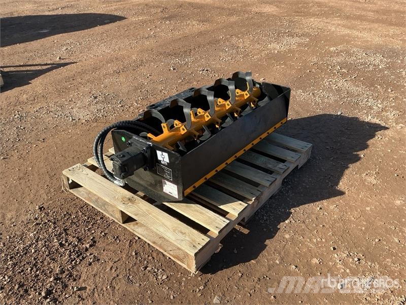 GIYI GY-XGJ 40 in Mini Skid Steer Tiller (Unused) Erpici rotanti e motozappe