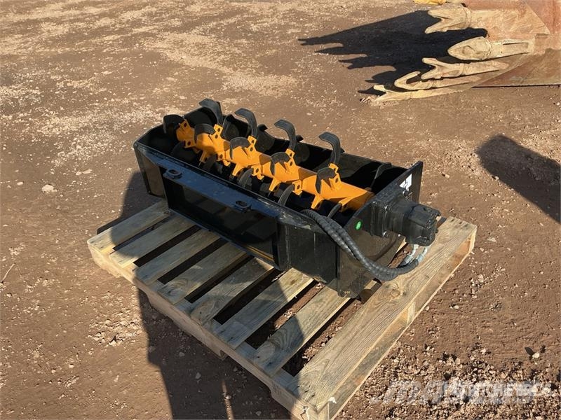 GIYI GY-XGJ 40 in Mini Skid Steer Tiller (Unused) Erpici rotanti e motozappe