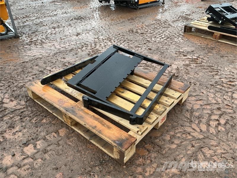  GIYI GY-XHC 29 in Mini Skid Steer Forks (Unused) Forche