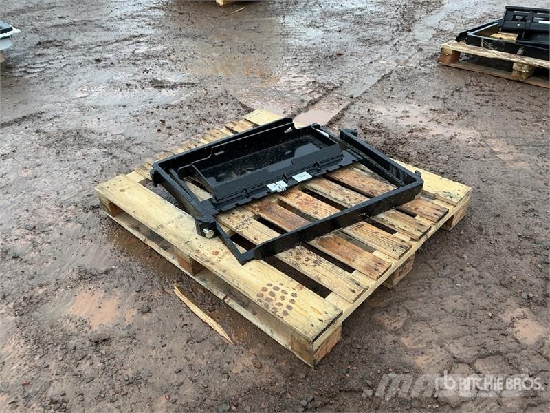 GIYI GY-XHC 29 in Mini Skid Steer Forks (Unused) Forche