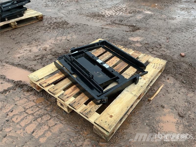 GIYI GY-XHC 29 in Mini Skid Steer Forks (Unused) Forche