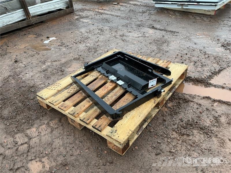  GIYI GY-XHC 29 in Mini Skid Steer Forks (Unused) Forche