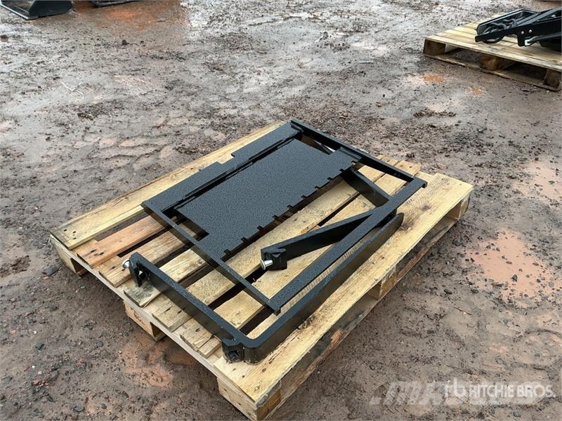 GIYI GY-XHC 29 in Mini Skid Steer Forks (Unused) Forche