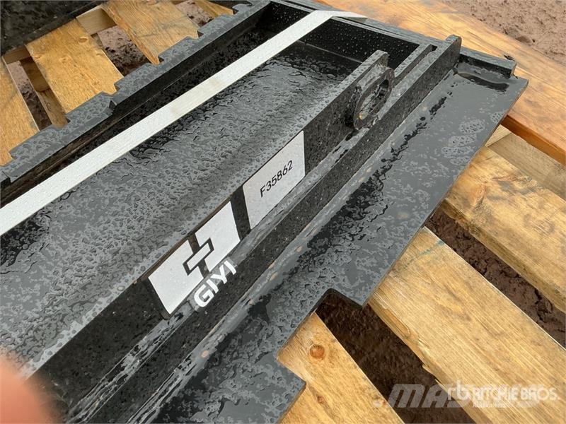  GIYI GY-XHC 29 in Mini Skid Steer Forks (Unused) Forche