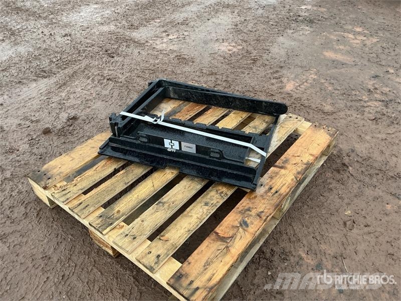  GIYI GY-XHC 29 in Mini Skid Steer Forks (Unused) Forche