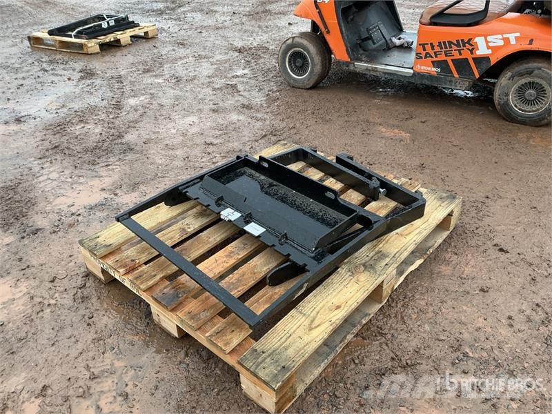 GIYI GY-XHC 29 in Mini Skid Steer Forks (Unused) Forche