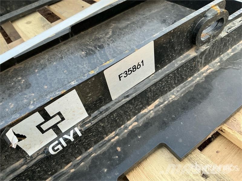 GIYI GY-XHC 29 in Mini Skid Steer Forks (Unused) Forche