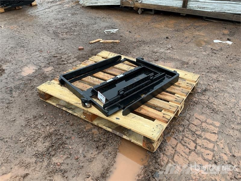  GIYI GY-XHC 29 in Mini Skid Steer Forks (Unused) Forche