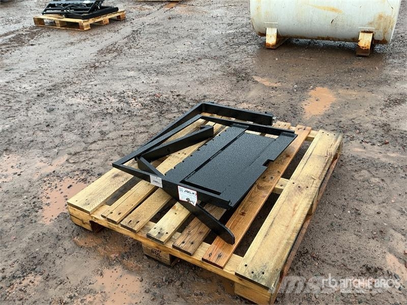 GIYI GY-XHC 29 in Mini Skid Steer Forks (Unused) Forche