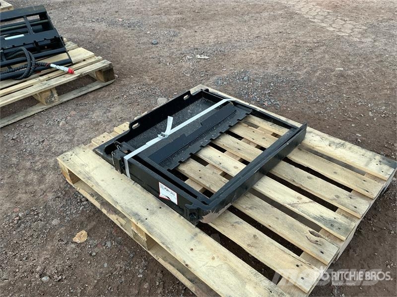 GIYI GY-XHC 29 in Mini Skid Steer Forks (Unused) Forche