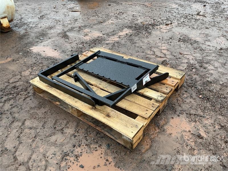GIYI GY-XHC 29 in Mini Skid Steer Forks (Unused) Forche