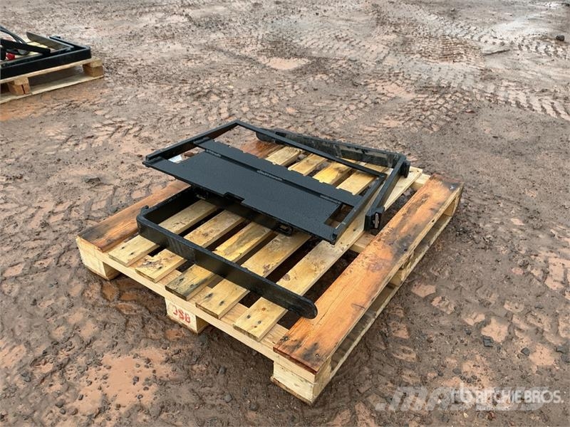 GIYI GY-XHC 29 in Mini Skid Steer Forks (Unused) Forche