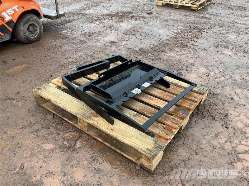 GIYI GY-XHC 29 in Mini Skid Steer Forks (Unused) Forche